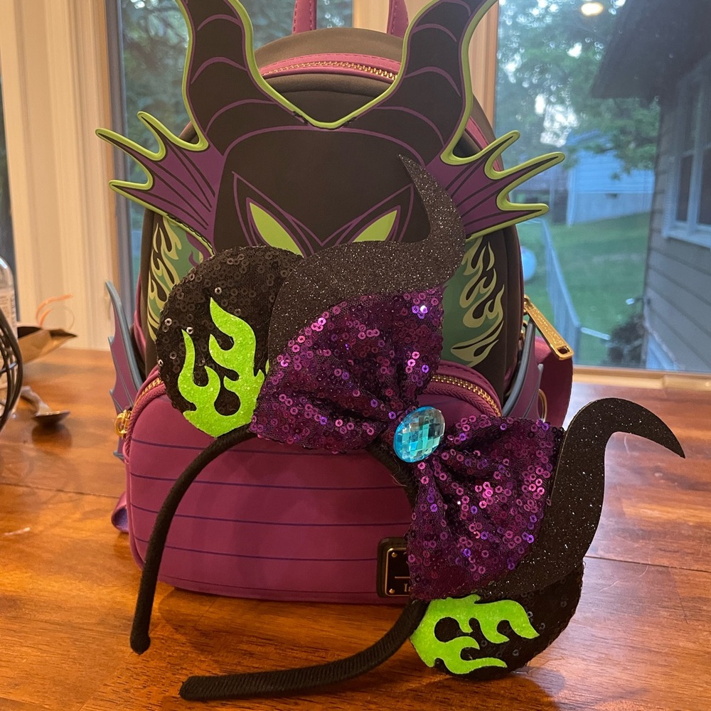 Loungefly glow inThe dark maleficentDragonBag+ears